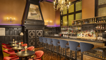 Hotel Des Indes interior