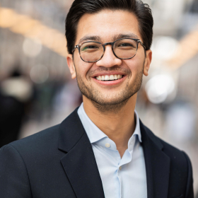 Headshot of Aaron