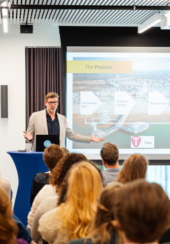 Two men presenting a project for The Hague
