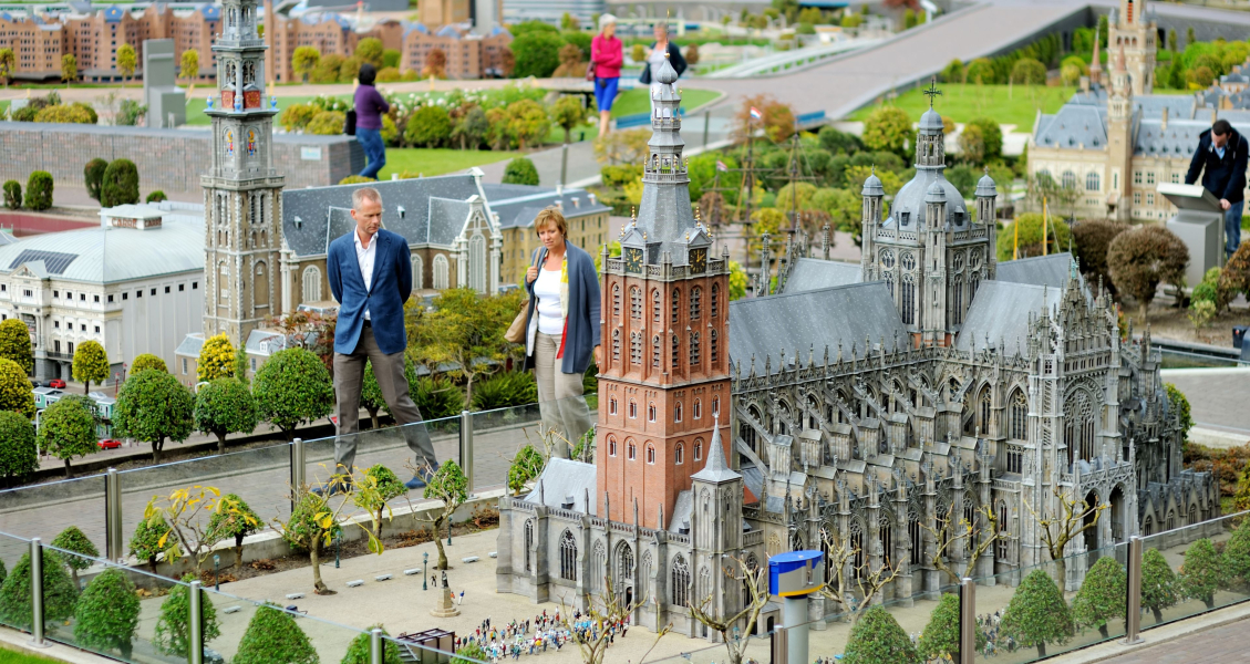 Photo of people walking around in madurodam