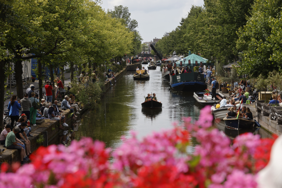 The Hague canals in summer