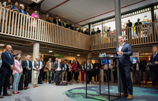 A speaker presents during a networking event in The Hague.