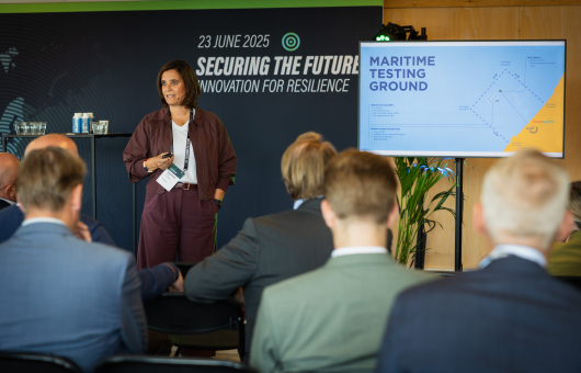 speaker presenting maritime cybersecurity