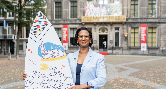 Advisor Jeanine with Surfboard