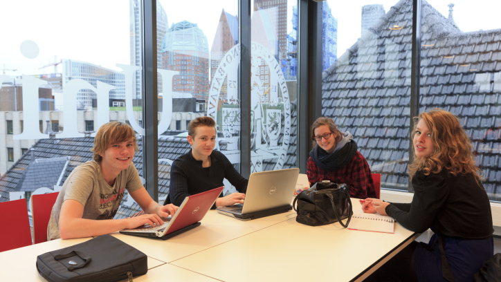 Students at work at Campus The Hague, a faculty at Leiden University.