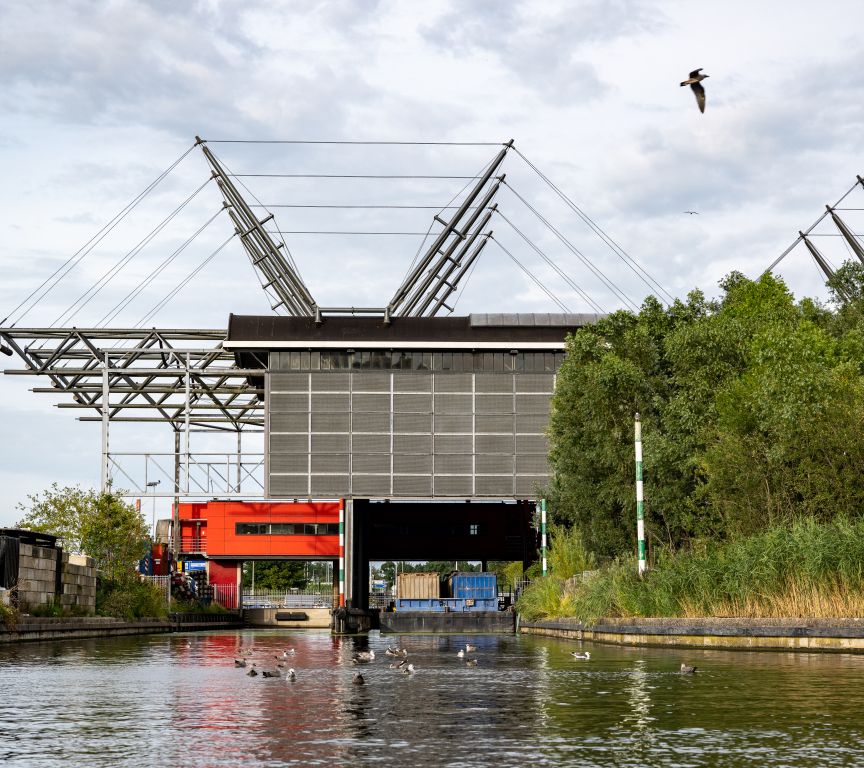 The transhipment port of Waste Processor Avalex on the Trekvliet