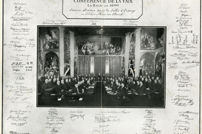 Official meeting of the First Hague Peace Conference in Huis Ten Bosch in 1899. Source: https://haagsgemeentearchief.nl/mediabank/beeldcollectie/detail/7de15233-7a3f-4a60-a1bf-96a41baed6f4/media/b0337803-71da-4d9a-813e-7a508a1d7733