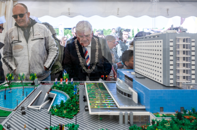 Mayor Jan van Zanen in front of World Forum made from Lego blocks. Photo credits Hugo de Wolf