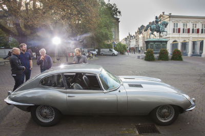 Scope-filming outside paleis noordeinde