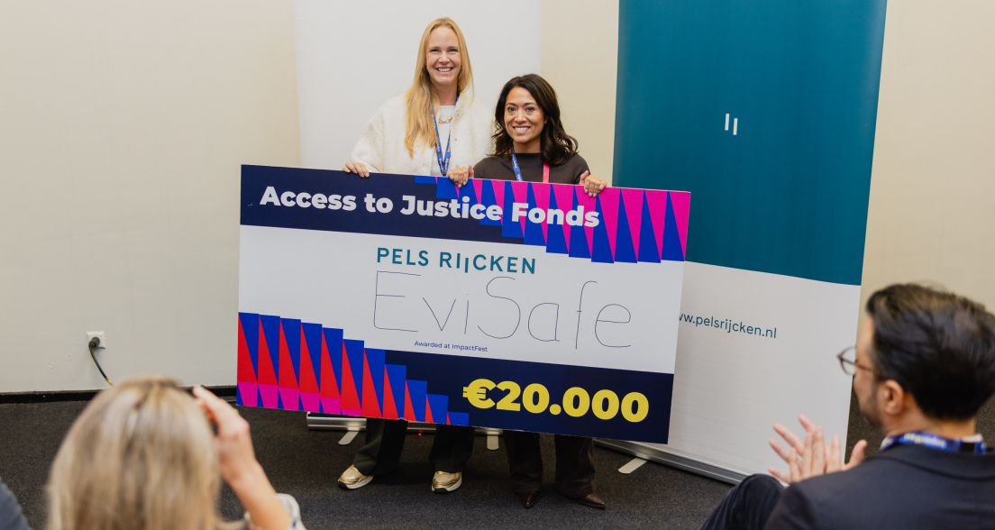 Two women holding a €20,000 check.