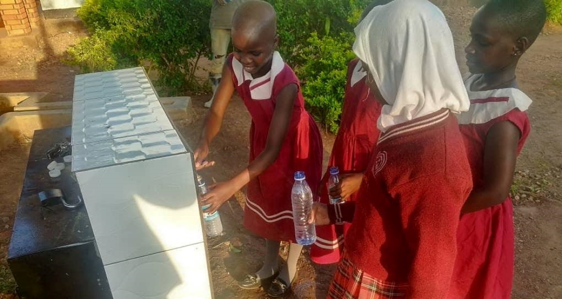 students uganda using filters.jpg