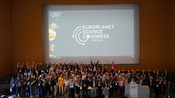 A large group of people poses enthusiastically during the Europlanet Science Congress 2024.