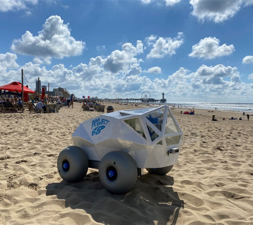 Robot that helps to clean the beach of Scheveningen Project BB- Edwin Bos