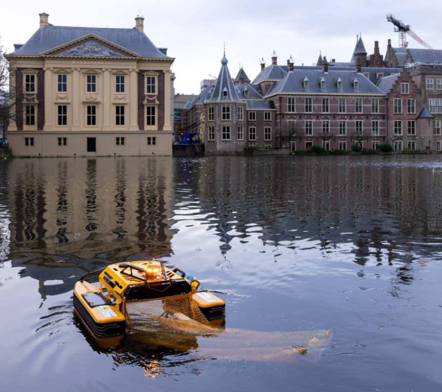 Jellyfishbot by the Hofvijver