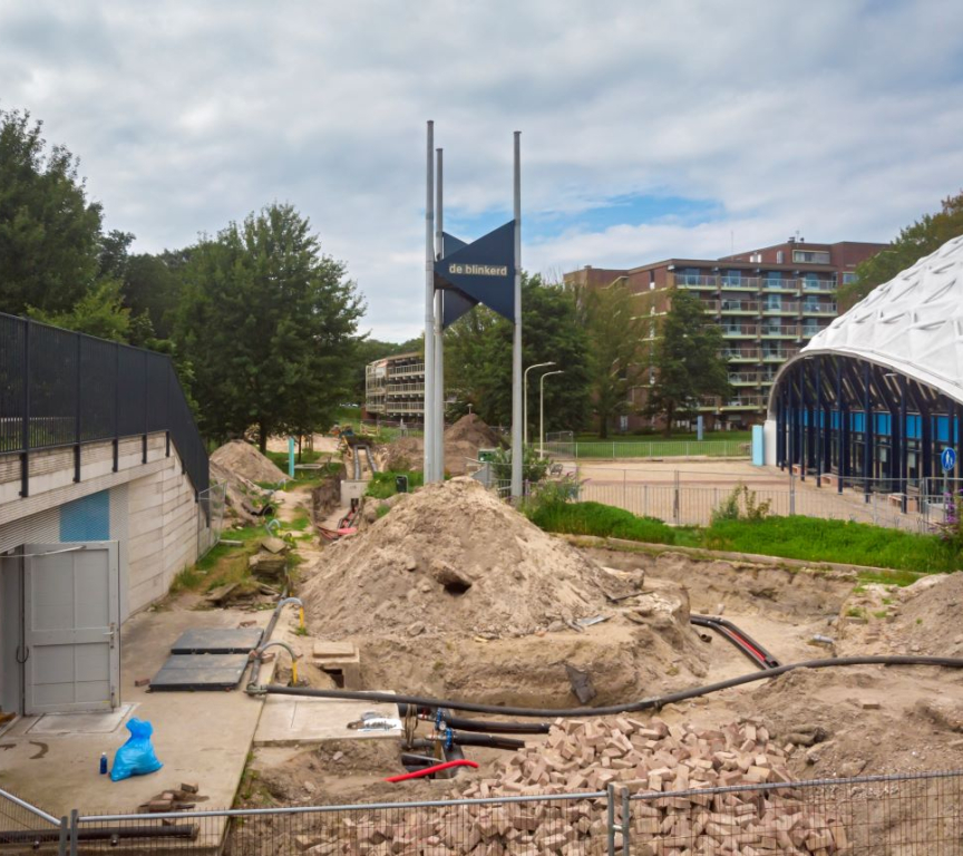 Blinkerd and sewage location plus outside installation riothermia. photo free of rights by Arjan de Jager