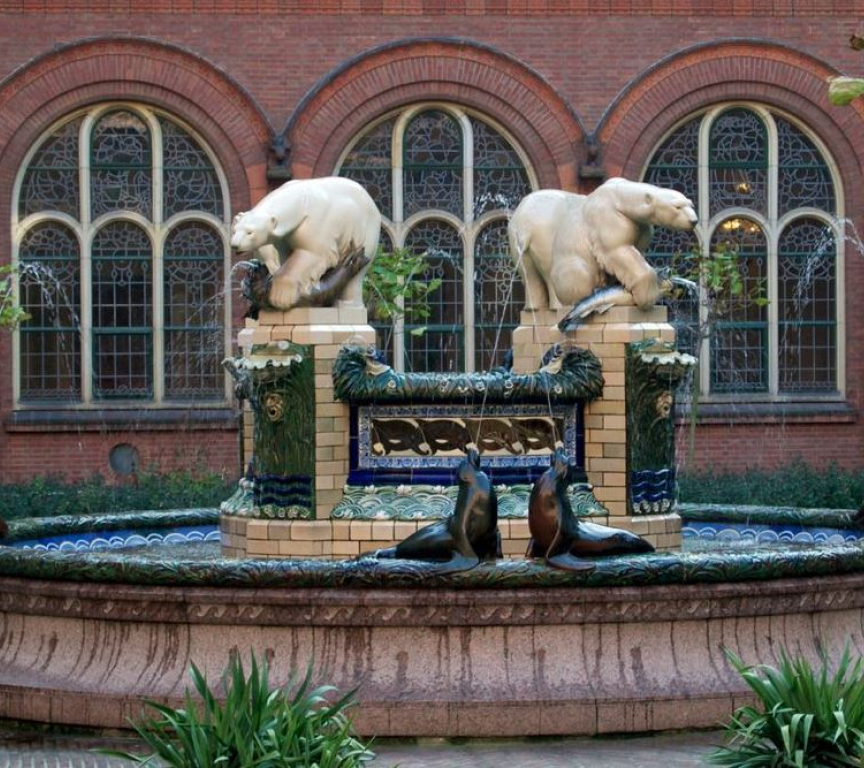 Danish fountain as gift to peace palace in the garden of the Peace Palace. photo credits Peace Palace