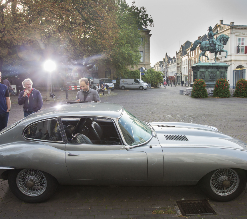 Scope-filming outside paleis noordeinde
