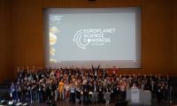 A large group of people poses enthusiastically during the Europlanet Science Congress 2024.