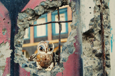Owl in Wall, PORCELAIN WAR