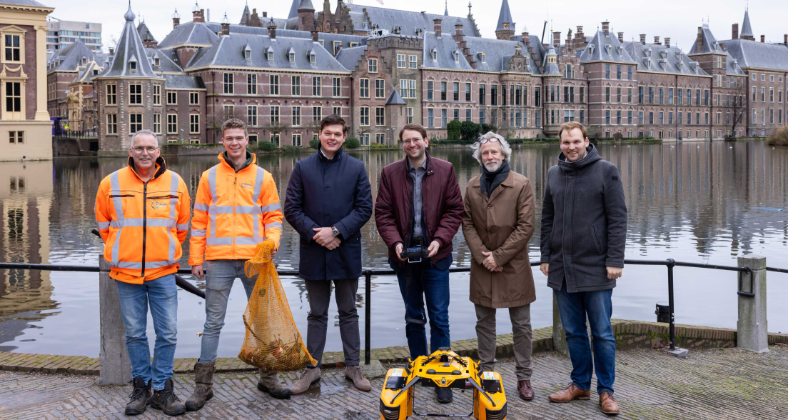 Jellyfishbot pilot launch Hofvijver