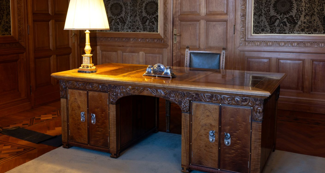 Australian Desk and Inkstand Carnegie Foundation Peace Palace. Foto Maarten van Haaff