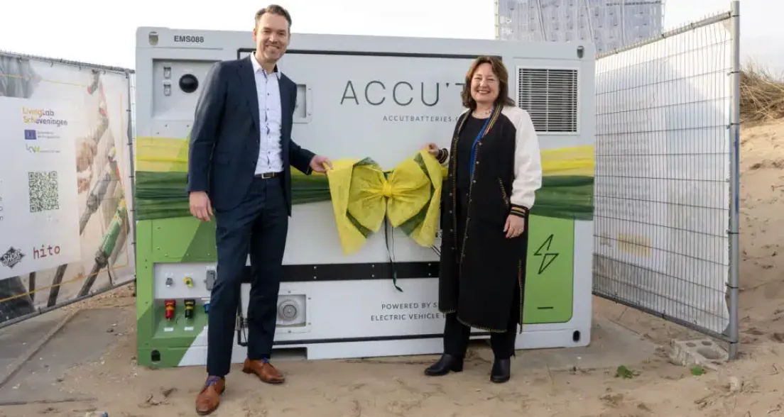 launch beach battery Schevening with stedin and Saskia Bruines