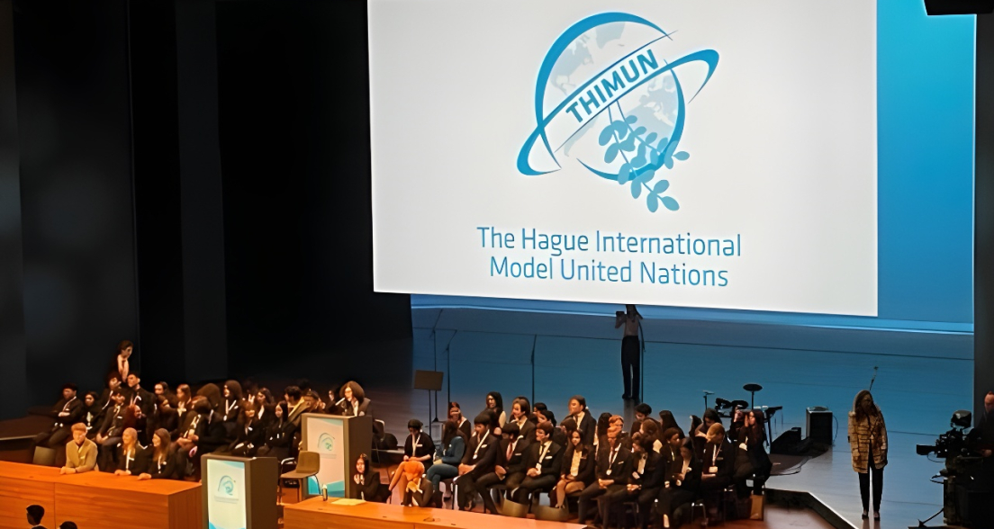 Podium THIMUN.jpeg