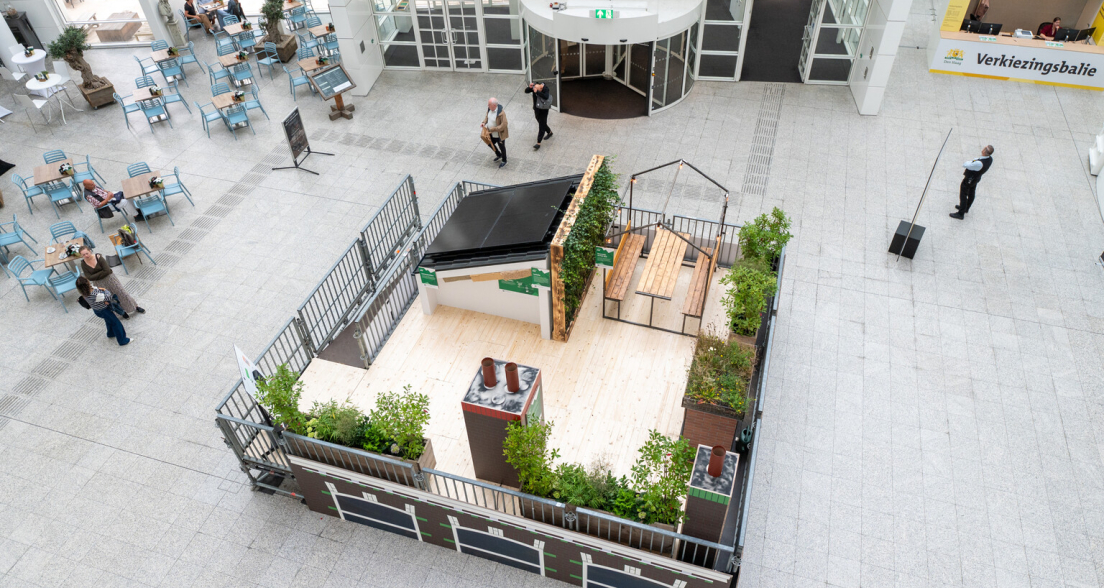 Garden with plants and seating area in an atrium