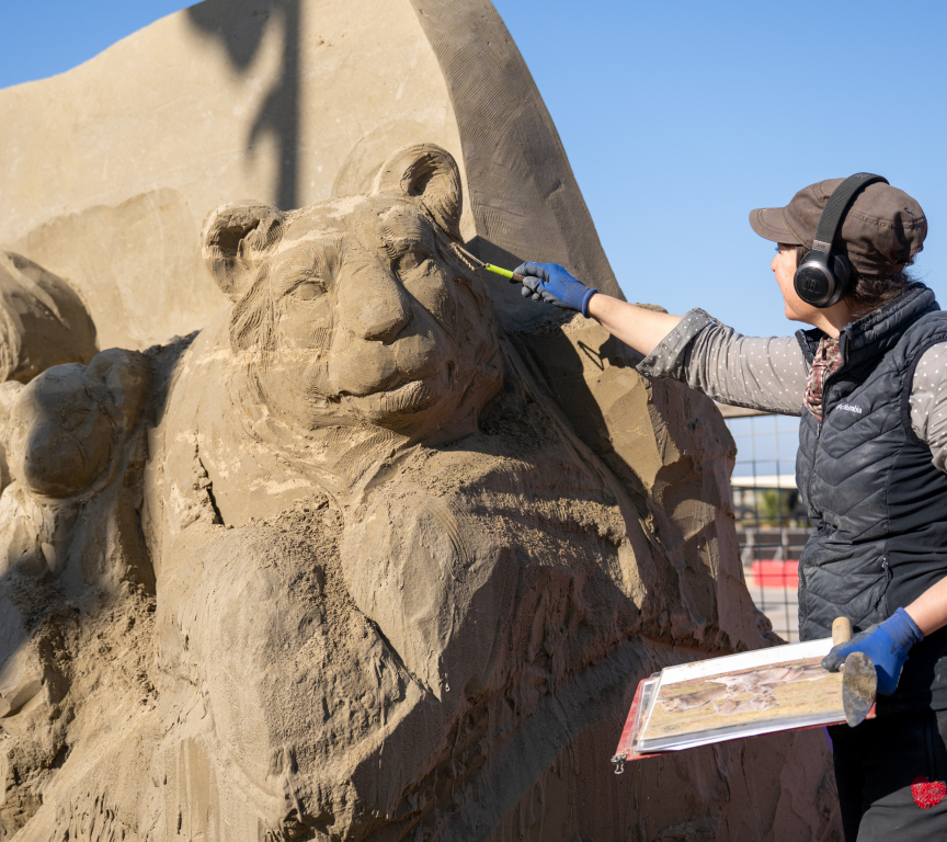 Succesvolle start van het Haagse strandseizoen met terugkeer van indrukwekkende zandsculpturen