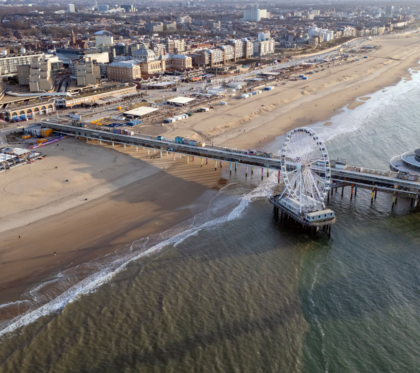 Uitzicht op de Pier van Scheveningen en het strand