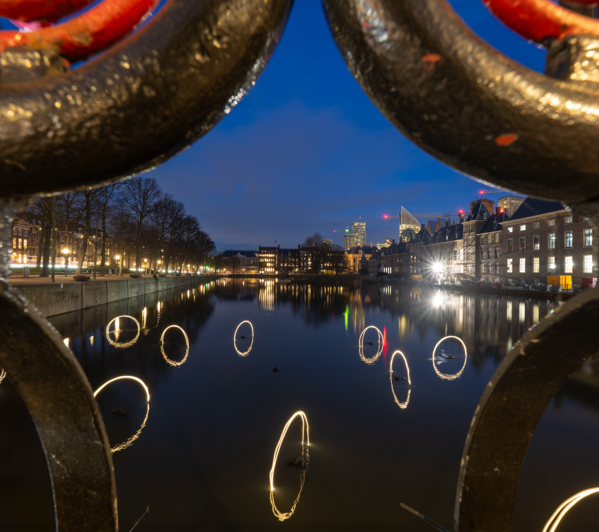 De Hofvijver in Den Haag met lichtcircles en reflecties