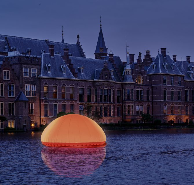 De zon gaat onder op de Hofvijver van 6-9 oktober