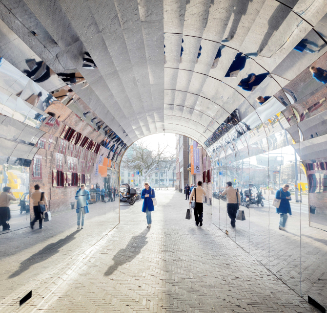 Een spectaculaire nieuwe installatie bij de Gevangenpoort laat het Spiegelfestival in Museumkwartier Den Haag nog meer schitteren