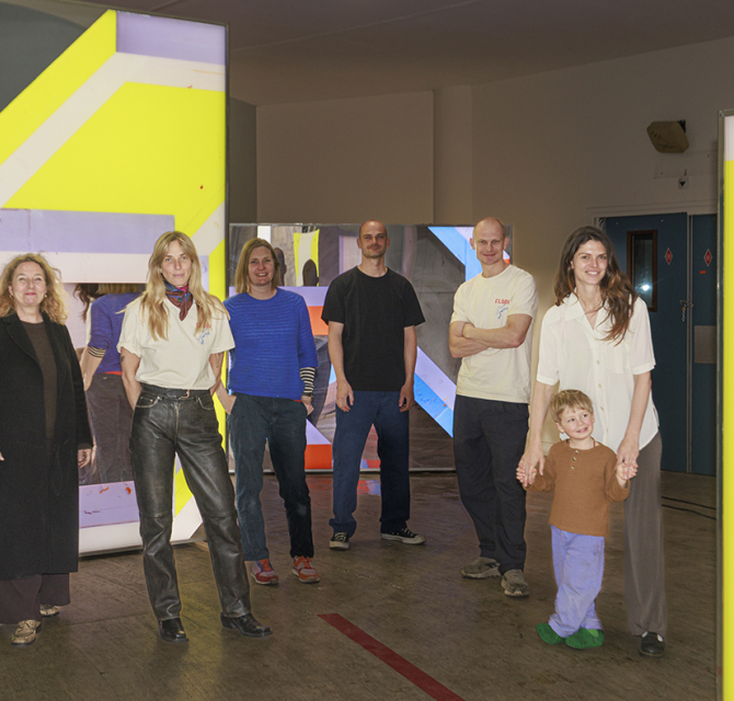 BinnenhofBuiten doneert spiegelend kunstwerk van Marleen Sleeuwits aan Flora Restaurant en Filmhuis