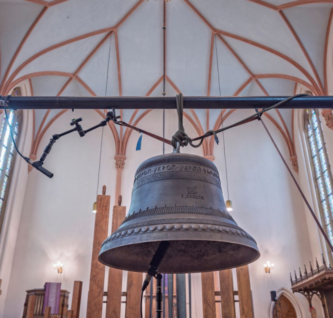 Ukrainian bullet casings bell from The Hague on tour in Germany