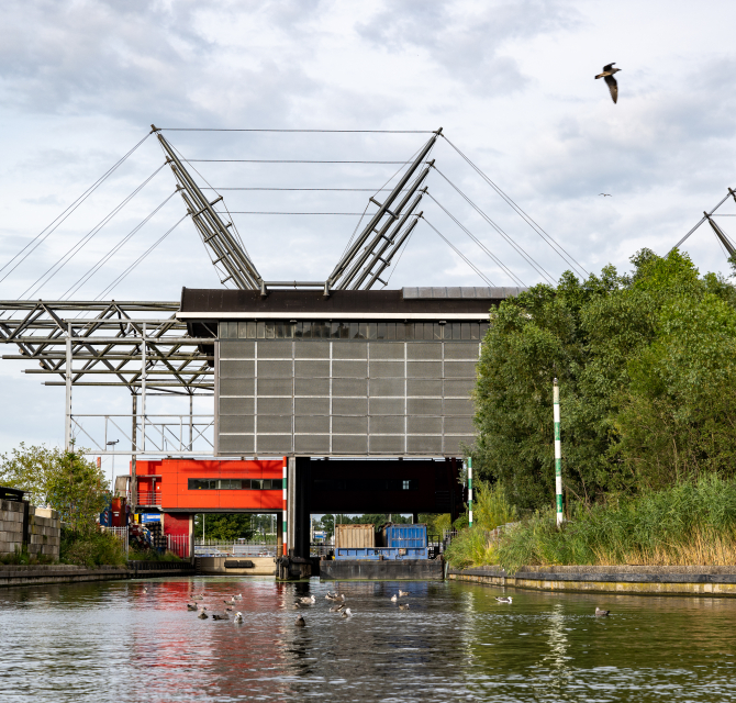 The transhipment port of Waste Processor Avalex on the Trekvliet