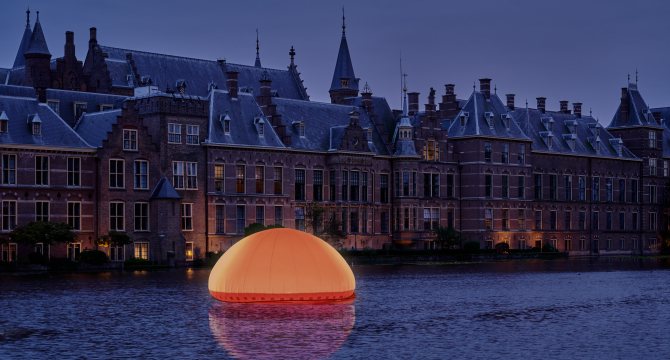 De zon gaat onder op de Hofvijver van 6-9 oktober