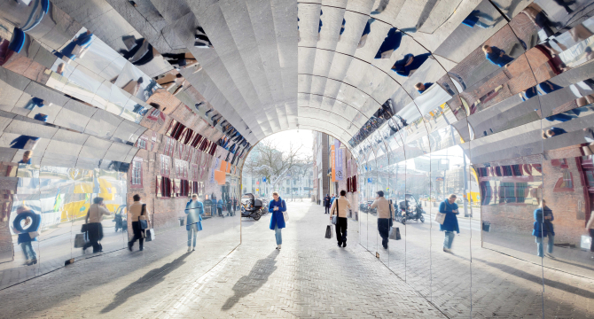 Een spectaculaire nieuwe installatie bij de Gevangenpoort laat het Spiegelfestival in Museumkwartier Den Haag nog meer schitteren