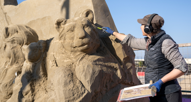 Succesvolle start van het Haagse strandseizoen met terugkeer van indrukwekkende zandsculpturen