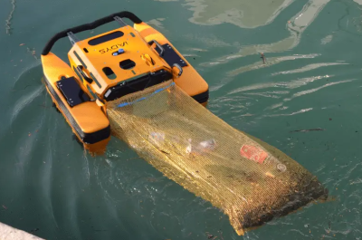 A robot cleaning up the Hofvijver in The Hague  