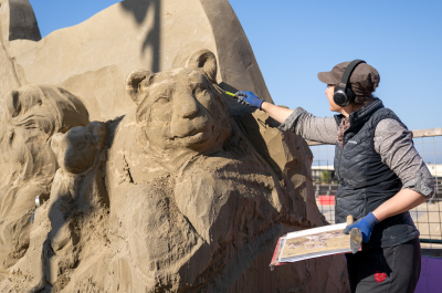 Succesvolle start van het Haagse strandseizoen met terugkeer van indrukwekkende zandsculpturen