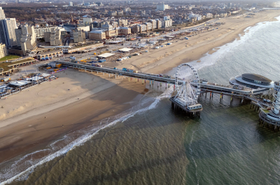Uitzicht op de Pier van Scheveningen en het strand