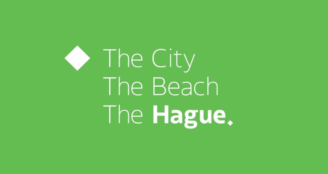 Groene achtergrond met de tekst 'The City The Beach The Hague.'