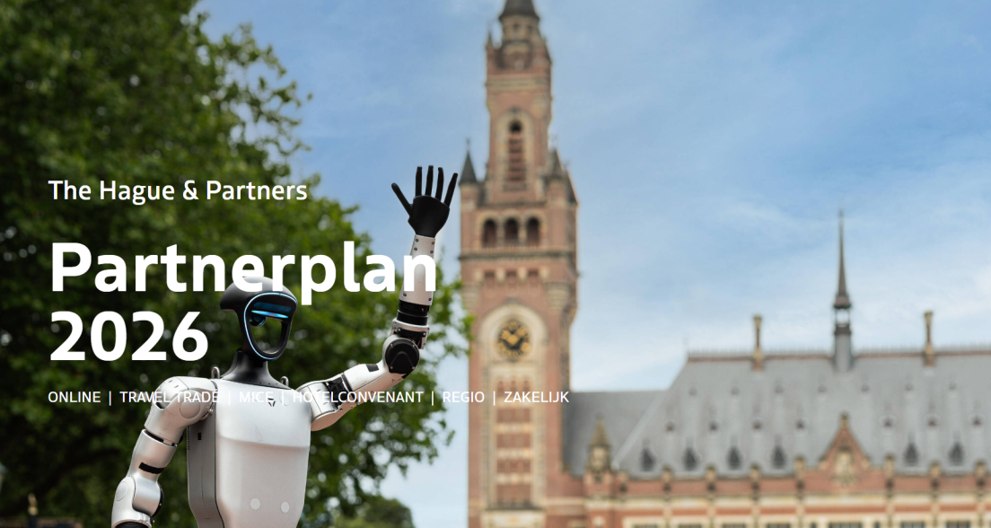 A robot waving in front of the Binnenhof in The Hague.