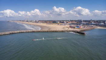 Amazing view from the harbour of Scheveningen towards the beach and the city